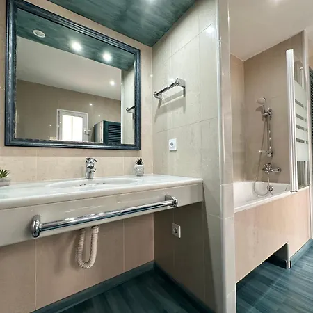 Agi Avenida Apartment