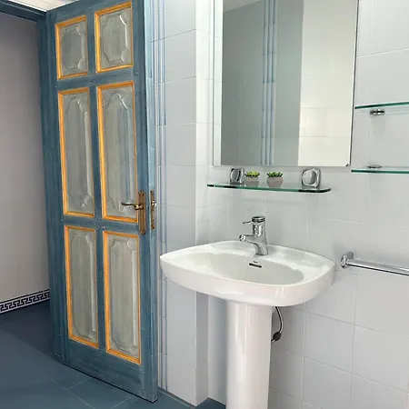 Agi Avenida Apartamento Rosas